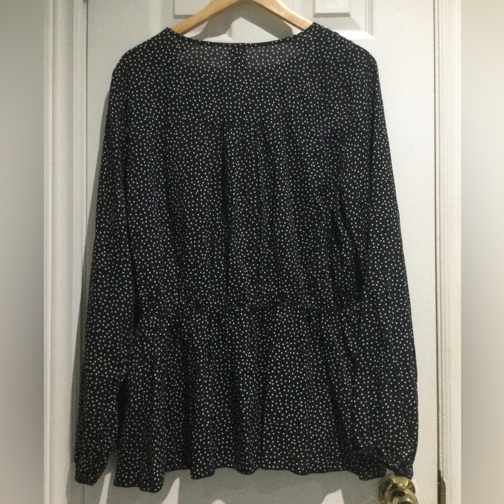 BNWT Lilian 100% Rayon Black and White V-Neck Polka Dot Blouse - Picture 5 of 5